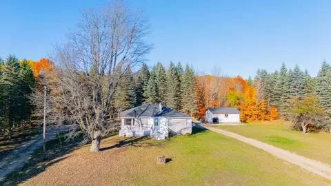 2703 E Moorestown, Lake City, MI 49651