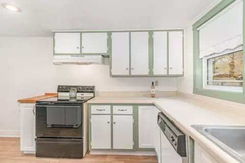 Kitchen - 313 E Hillcrest, Alma, MI 48801 photo 3 of 3