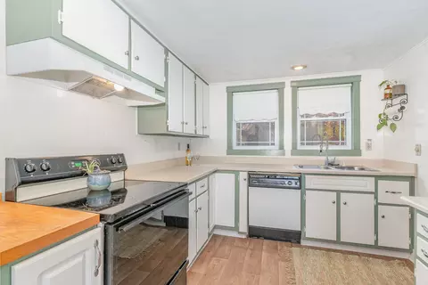 Kitchen - 313 E Hillcrest, Alma, MI 48801 photo 2 of 3
