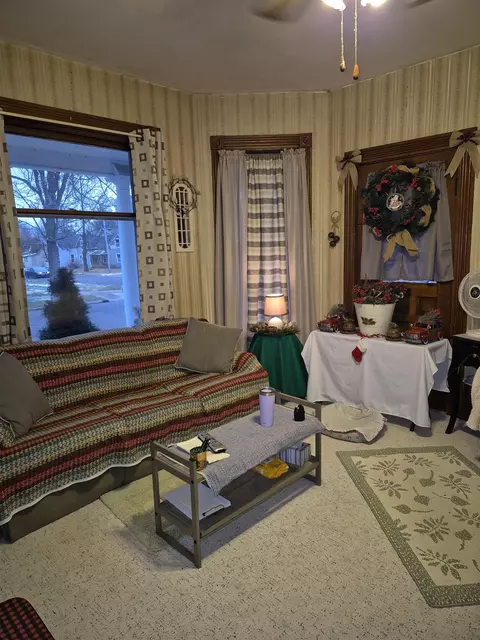 Living - 234 Wright, Cadillac, MI 49601 photo 2 of 4
