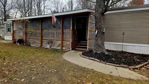 1265 Channel, Gladwin, MI 48624 photo 2