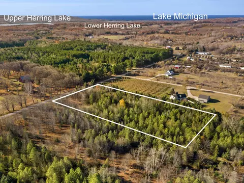 00 Sliverville, Frankfort, MI 49635