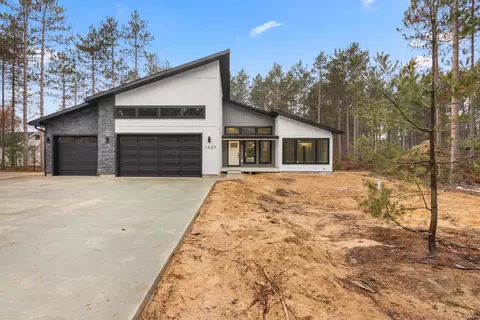 1527 Cascade, Traverse City, MI 49685
