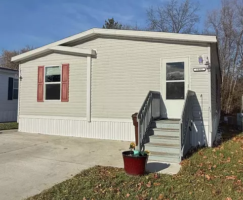 1032 Pebble Crk, Mount Pleasant, MI 48858