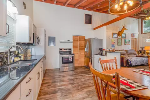 Kitchen - 3165 Amelia, Flushing, MI 48433 photo 2 of 4