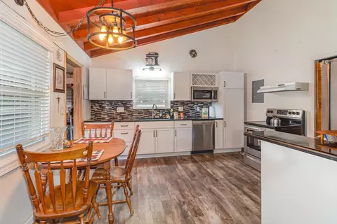 Kitchen - 3165 Amelia, Flushing, MI 48433 photo 4 of 4