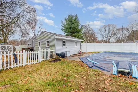 Exterior - 3165 Amelia, Flushing, MI 48433 photo 4 of 5