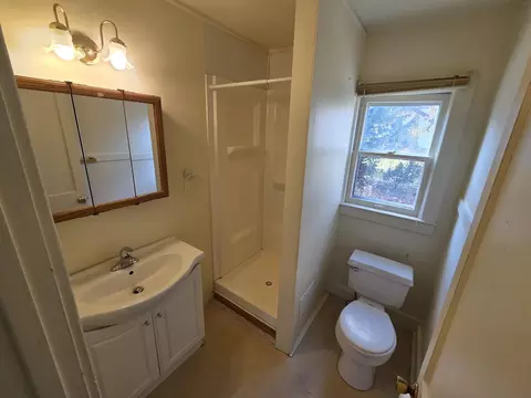 Bath - 517 E Bennett, Mount Pleasant, MI 48858 photo 1 of 1