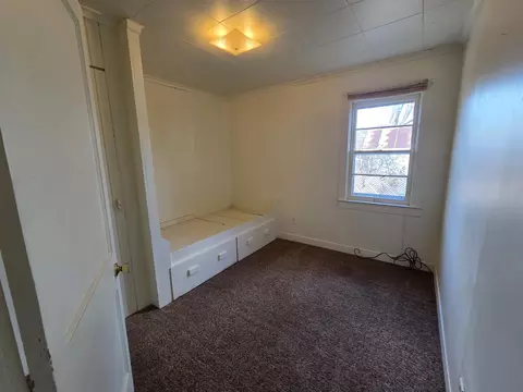 Bedroom - 517 E Bennett, Mount Pleasant, MI 48858 photo 2 of 2