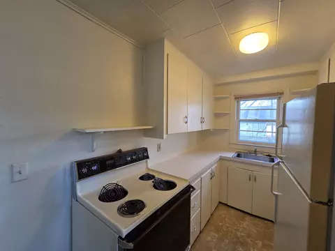 Kitchen - 517 E Bennett, Mount Pleasant, MI 48858 photo 1 of 2