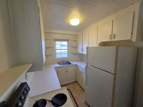 Kitchen - 517 E Bennett, Mount Pleasant, MI 48858 photo 2 of 2