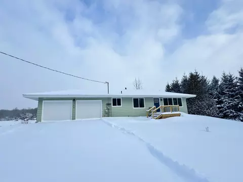 5260 W Blair Townhall, Grawn, MI 49637