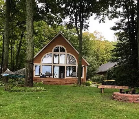 5766 Lake Leelanau, Traverse City, MI 49684