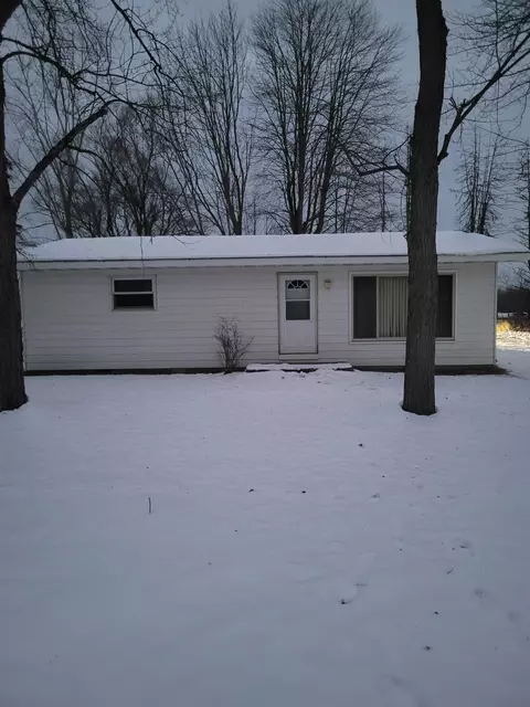 2131 S Coleman, Shepherd, MI 48883