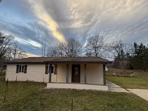 2827 N Luce, Alma, MI 48801