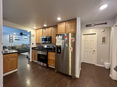 Kitchen - 7467 E Higgins Lk, Roscommon, MI 48653 photo 2 of 3