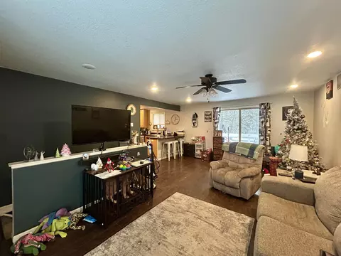 Living - 7467 E Higgins Lk, Roscommon, MI 48653 photo 4 of 4