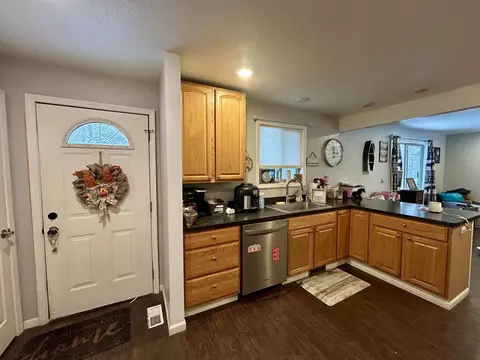 Kitchen - 7467 E Higgins Lk, Roscommon, MI 48653 photo 1 of 3
