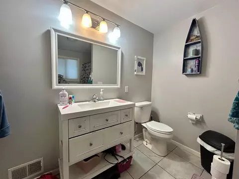 Bath - 7467 E Higgins Lk, Roscommon, MI 48653 photo 2 of 3