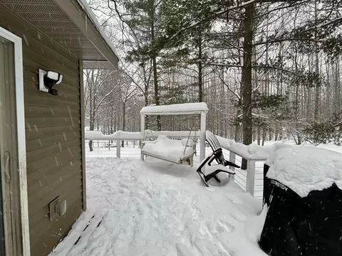 Exterior - 7467 E Higgins Lk, Roscommon, MI 48653 photo 5 of 8