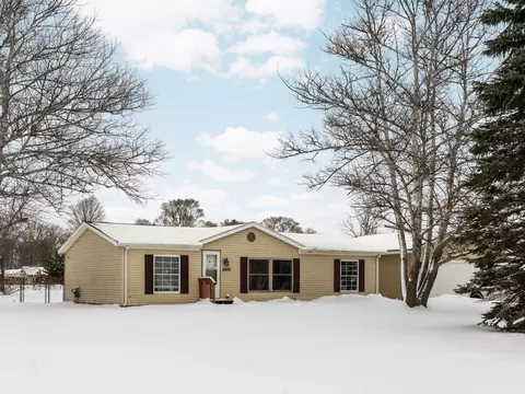 5400 N Brentwood, Grawn, MI 49637