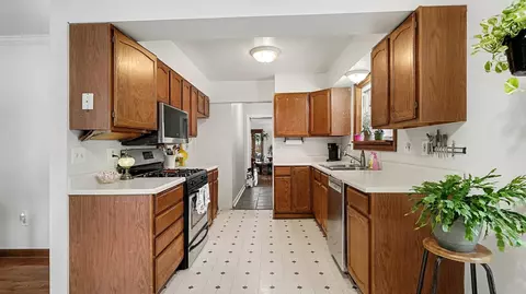 Kitchen - 215 Dearing, Shepherd, MI 48883 photo 2 of 2
