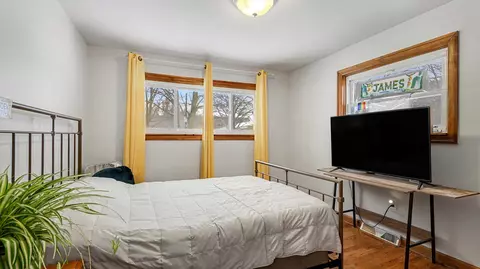 Bedroom - 215 Dearing, Shepherd, MI 48883 photo 2 of 3