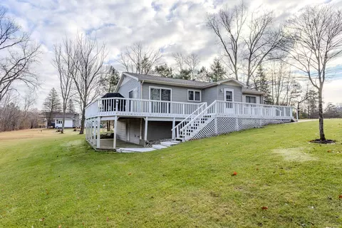 1009 Radov, Gladwin, MI 48624 photo 2