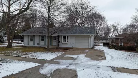 990 Glencoe, Alma, MI 48801