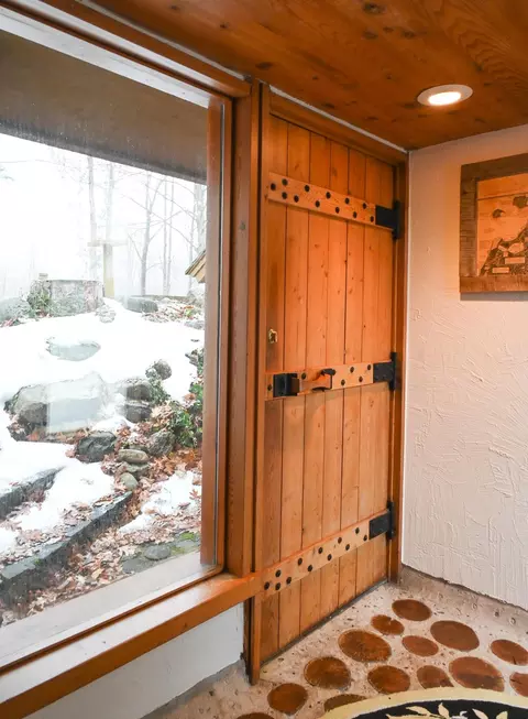 Entry Way - 4210 S S Blf, Cedar, MI 49621 photo 4 of 8