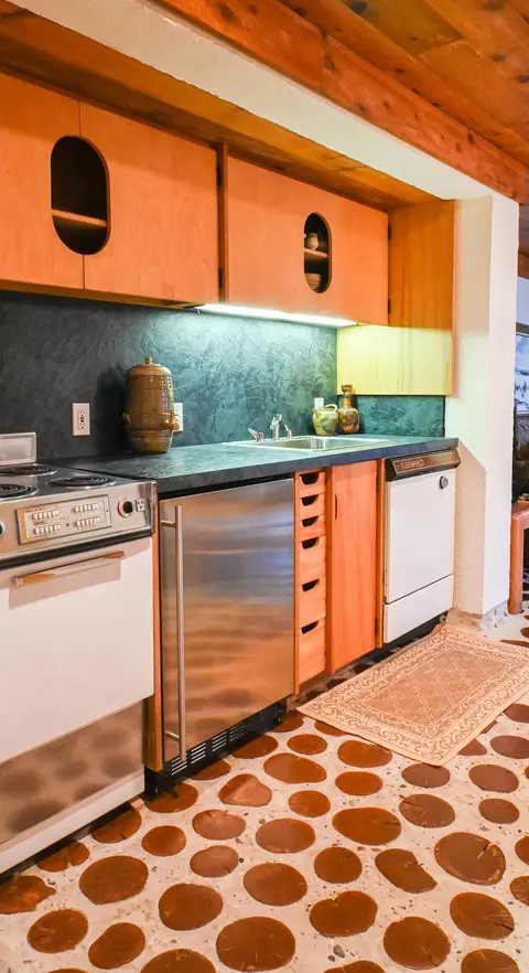 Kitchen - 4210 S S Blf, Cedar, MI 49621 photo 8 of 11