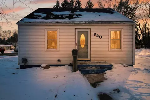 920 Ely, Alma, MI 48801