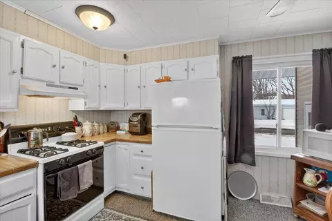Kitchen - 920 Ely, Alma, MI 48801 photo 3 of 4