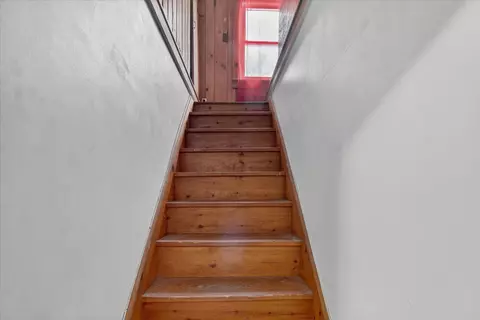 Entry Way - 920 Ely, Alma, MI 48801 photo 4 of 5