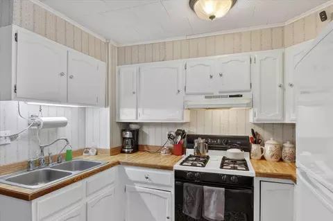 Kitchen - 920 Ely, Alma, MI 48801 photo 2 of 4