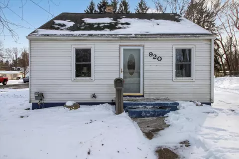 Exterior - 920 Ely, Alma, MI 48801 photo 2 of 9