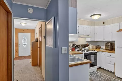 Entry Way - 920 Ely, Alma, MI 48801 photo 2 of 5