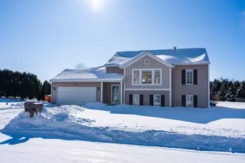 7540 Red Cedar Dr NE, Cedar Springs, MI 49319