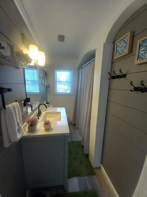 Bath - 806 S Main, Au Gres, MI 48703 photo 1 of 4
