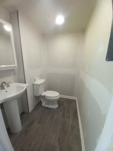 Bath - 806 S Main, Au Gres, MI 48703 photo 3 of 4