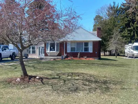 Exterior - 806 S Main, Au Gres, MI 48703 photo 3 of 4