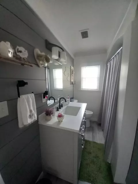 Bath - 806 S Main, Au Gres, MI 48703 photo 2 of 4