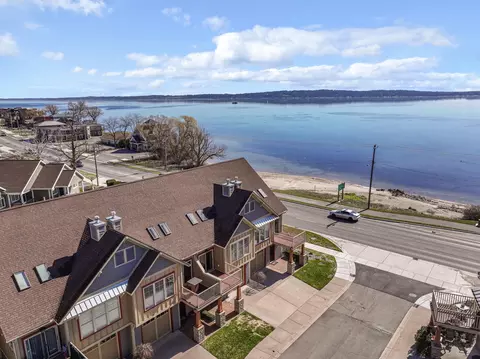 13800 W Bay Shr #1, Traverse City, MI 49684