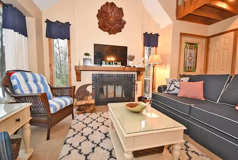Living - 8 South Gln, Arbor, MI 49636 photo 4 of 7