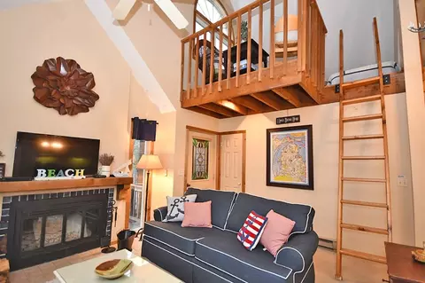 Living - 8 South Gln, Arbor, MI 49636 photo 3 of 7