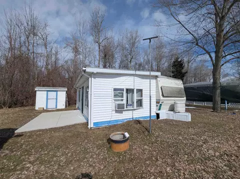 831 S Main UNIT 201, Au Gres, MI 48703 photo 2