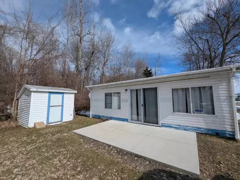 831 S Main UNIT 201, Au Gres, MI 48703