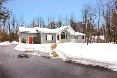 10264 Betsie Crk, Interlochen, MI 49643