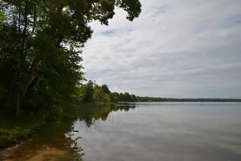 000 Birch Pointe, Kewadin, MI 49648