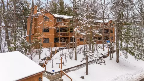 3922 Sherwood Frst, Traverse City, MI 49686